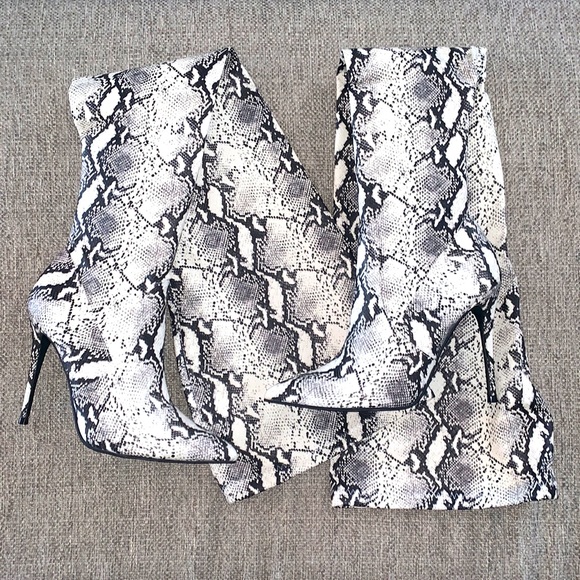 Steve Madden Domain thigh high boots snake print - Picture 6 of 9